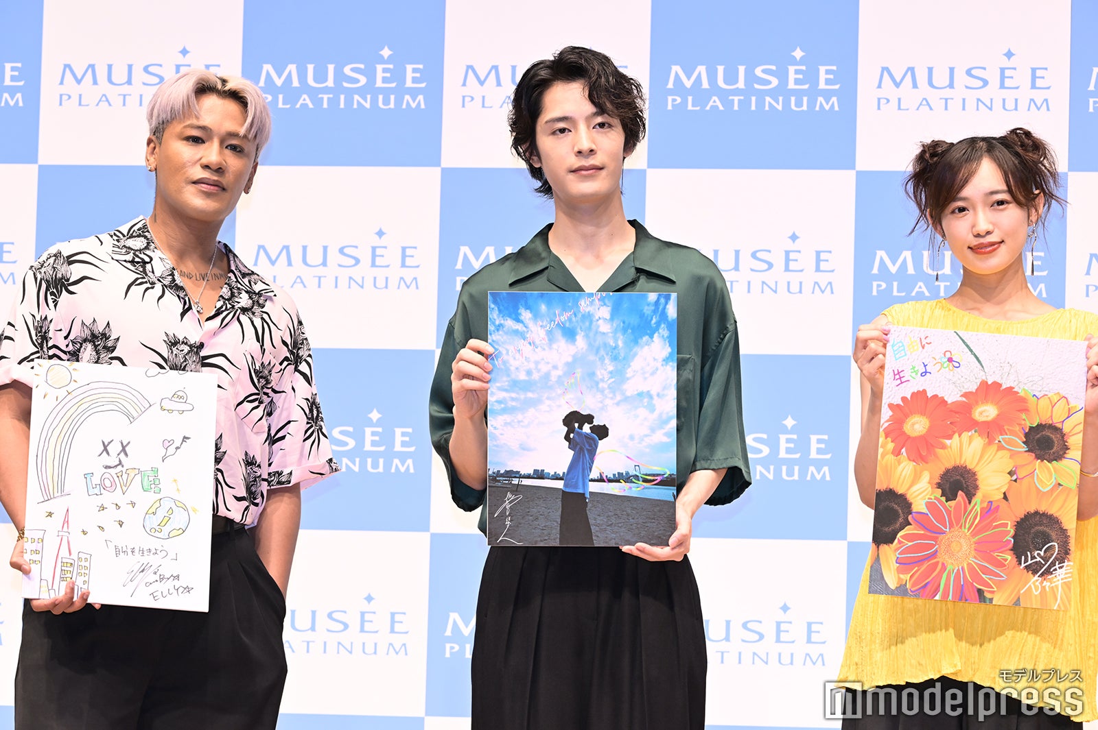 （左から）ELLY、塩野瑛久、山口乃々華（C）モデルプレス