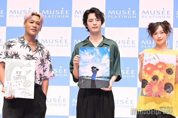 (左から)ELLY、塩野瑛久、山口乃々華(C)モデルプレス