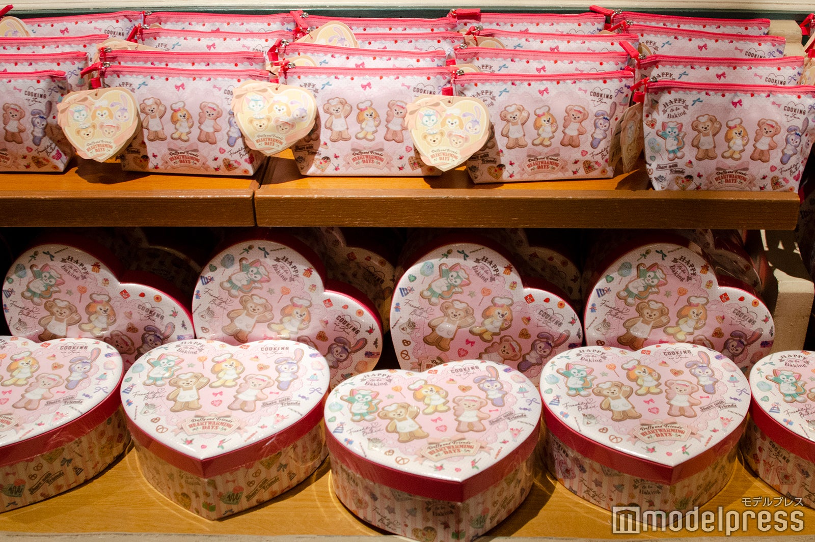 （手前）ワッフル（各2000円）、（奥）ミルクティークッキー（各1700円）（C）モデルプレス（C）Disney