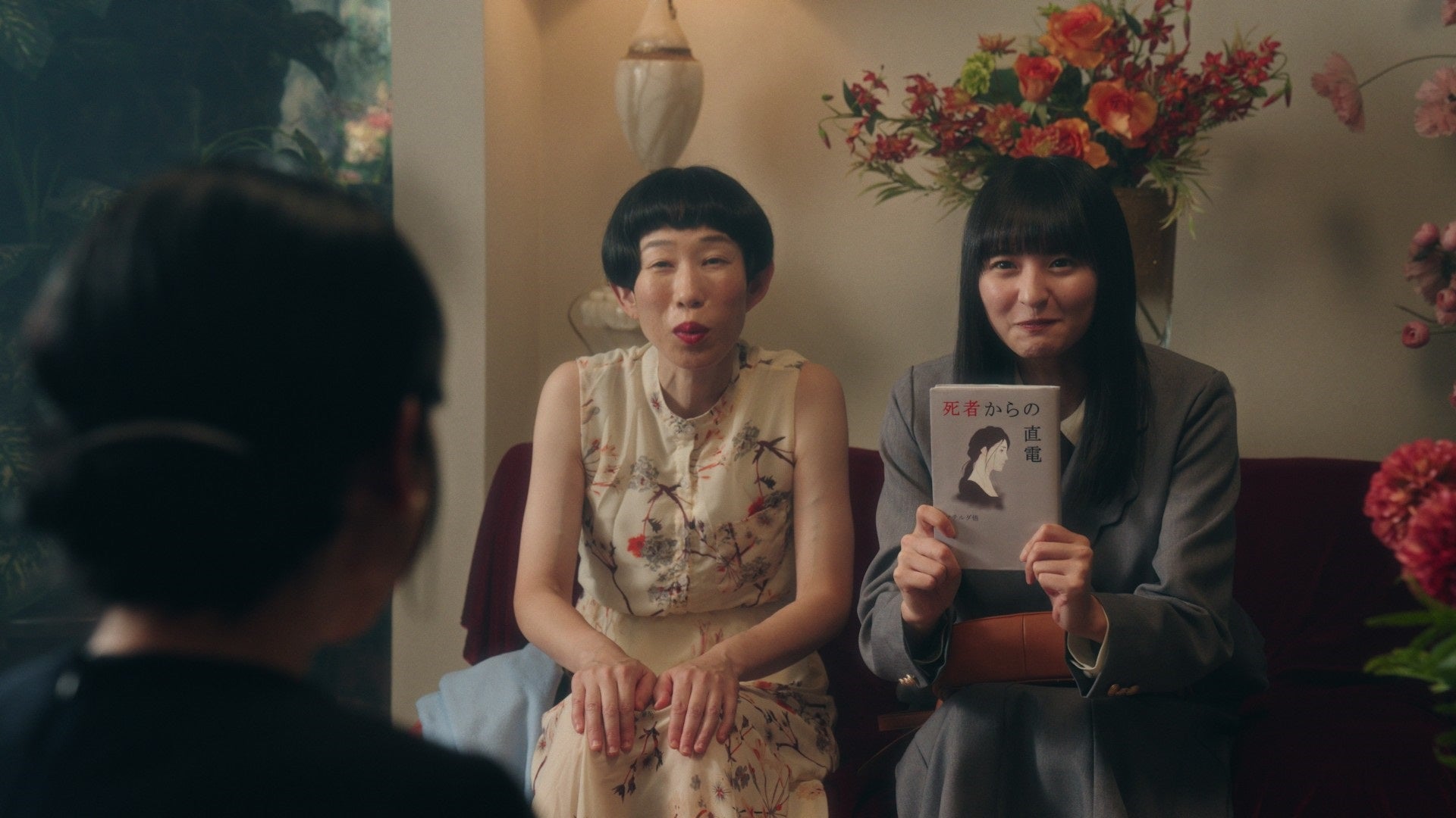 牧野ステテコ、遠藤さくら「書店員探偵サクラ」より（C）テレビ東京