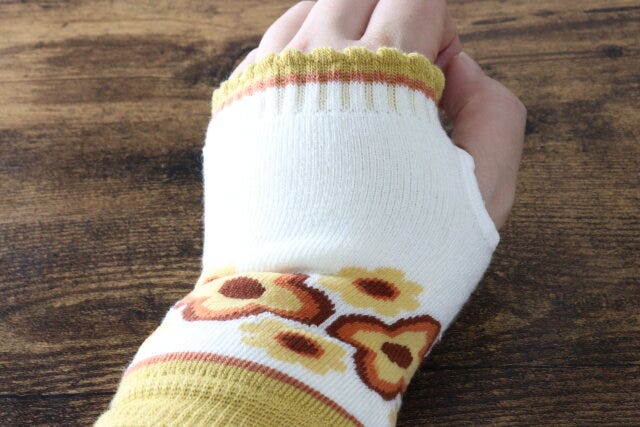 セリアのフリーサイズのハンドウォーマー