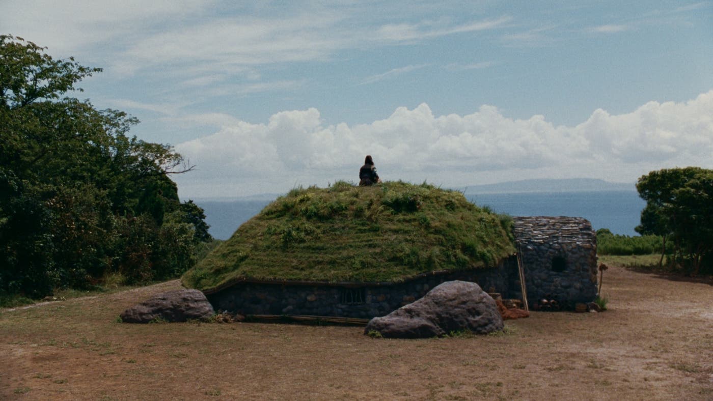 一般応募のアイデアから作られた亀の形をした“浦ちゃんの家”/au 「お家をつくろう」のフル尺ミュージックビデオより