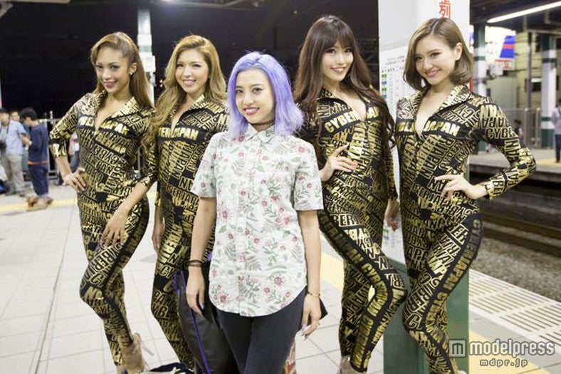 （左から）Yurisa、Raika、ALISA UENO、Mika、Kana