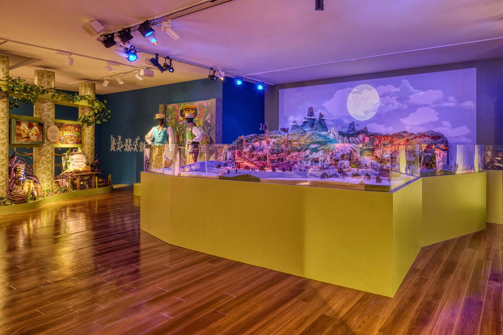 ファンタジースプリングス ニューチャプター・ビギンズ展（C）Disney