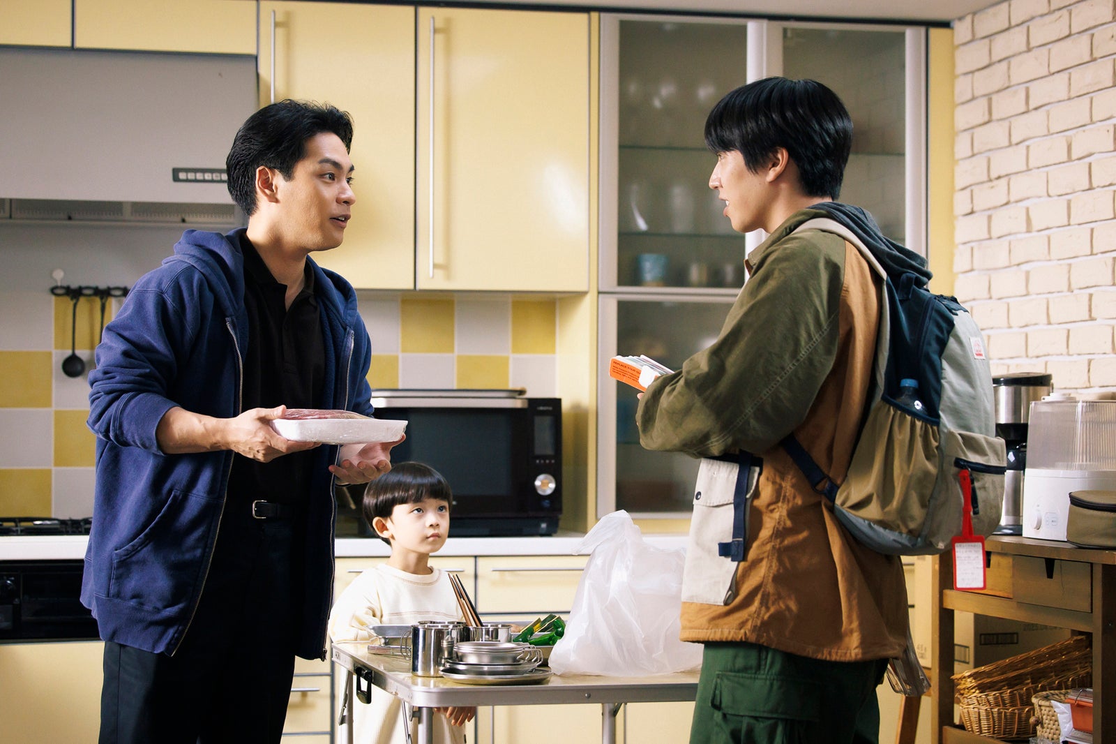 柳楽優弥、坂東龍汰「ライオンの隠れ家」第7話（C）TBS