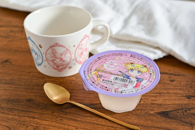 ローソンのセーラームーンマグカップ＆白桃ゼリーの全体