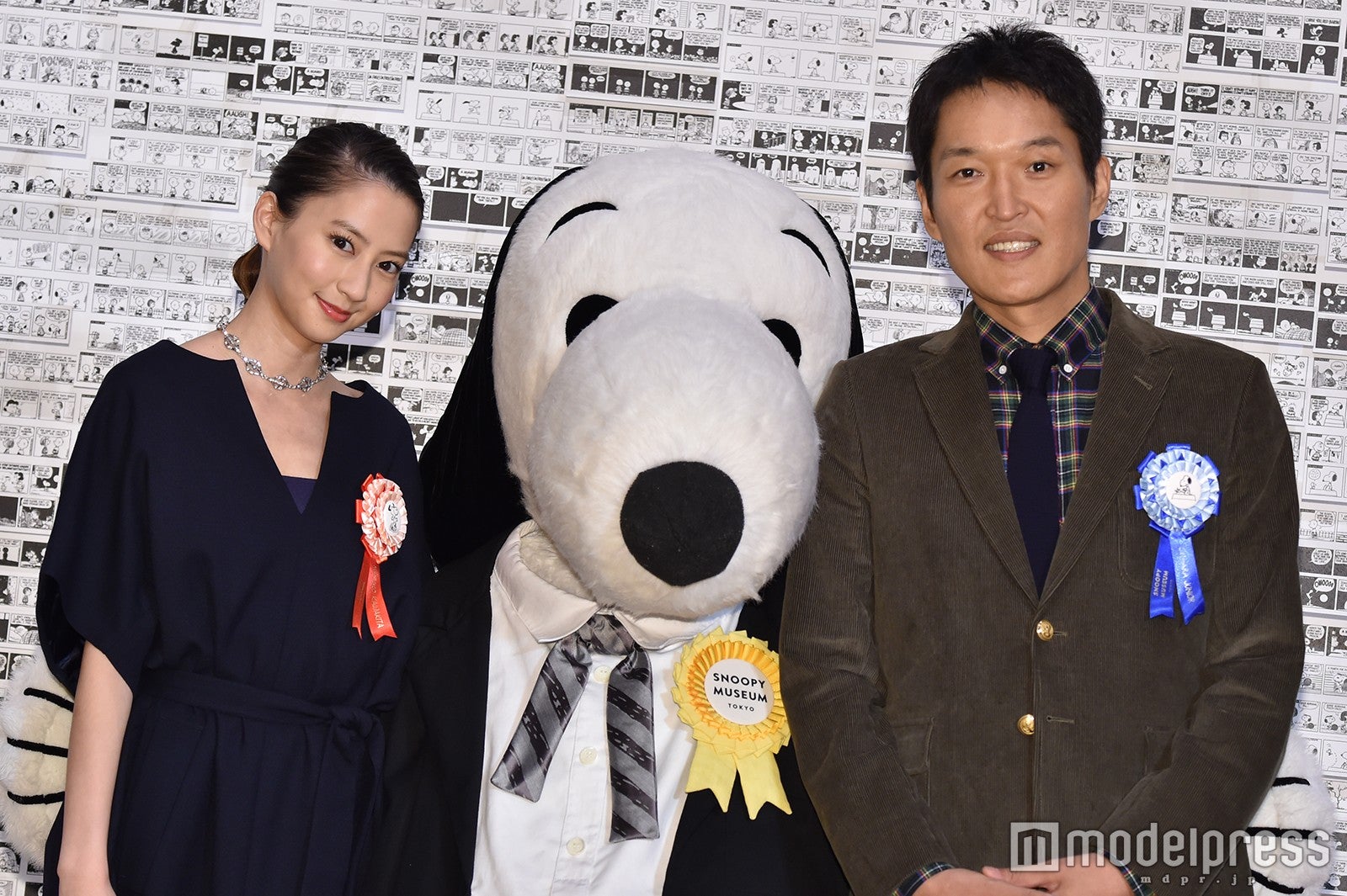 河北麻友子（左）と千原ジュニア（C）モデルプレス