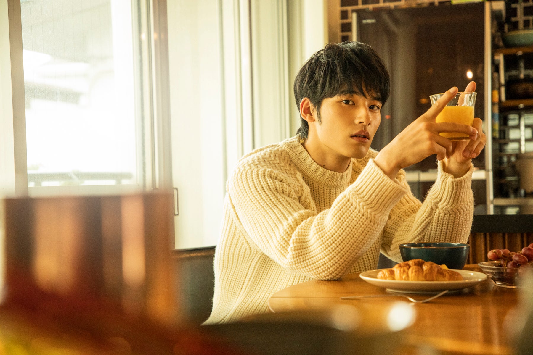 「岡田健史カレンダー2020.04‐2021.03」（東京ニュース通信社刊）より／提供画像