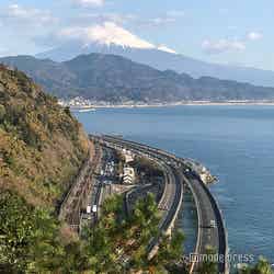 さった峠展望台からの風景。当時と同じ景色が残るのはここだけなのだとか。広重の浮世絵と比べてみて!(C)モデルプレス
