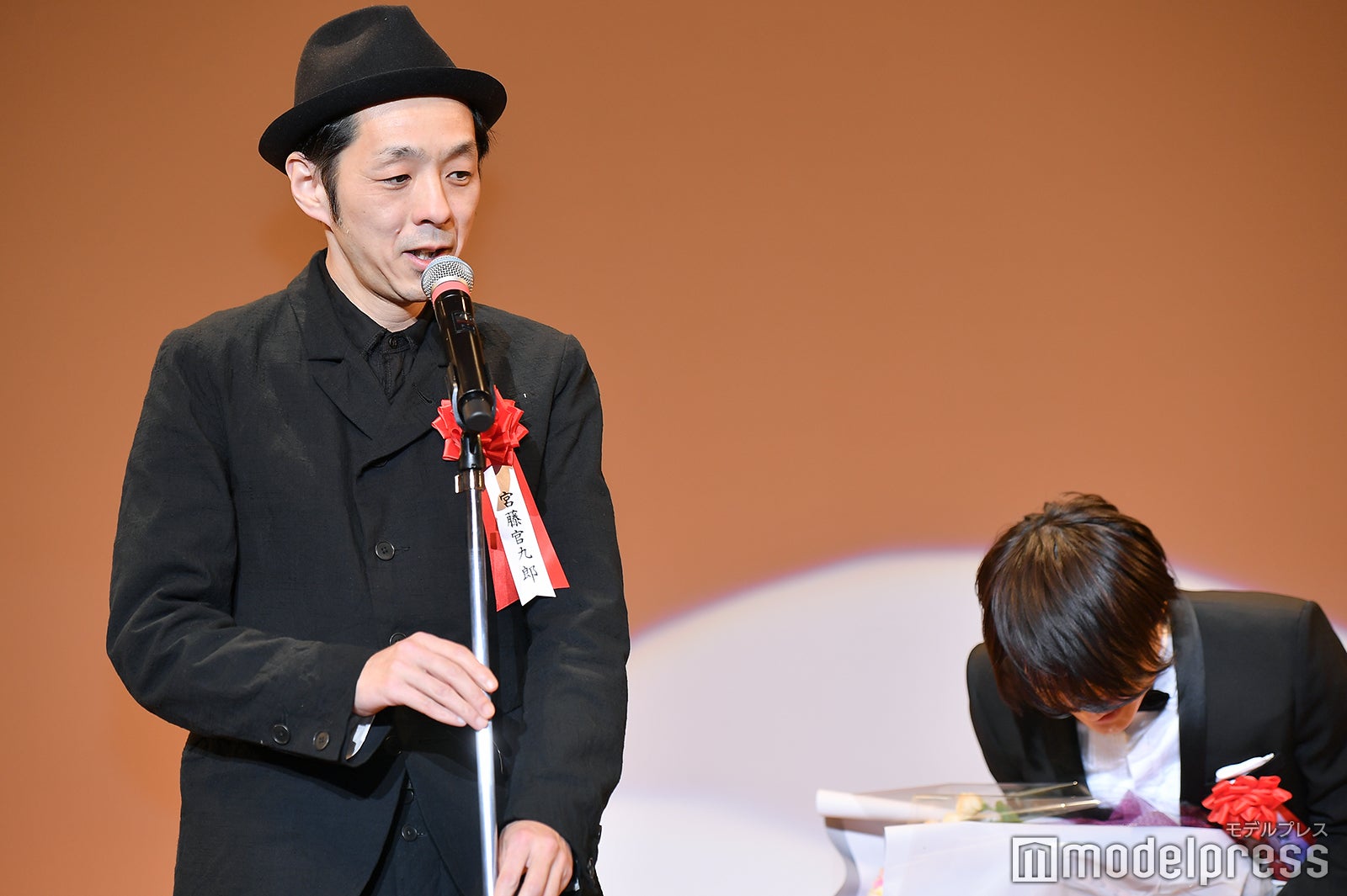 宮藤官九郎、神木隆之介（C）モデルプレス