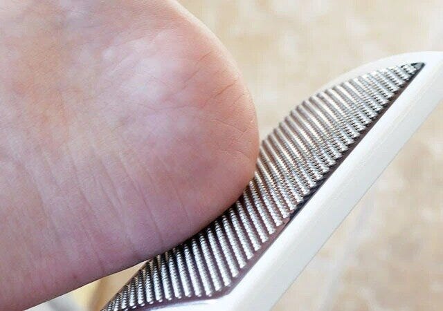 ダイソー　両面ステンレス製かかとやすり