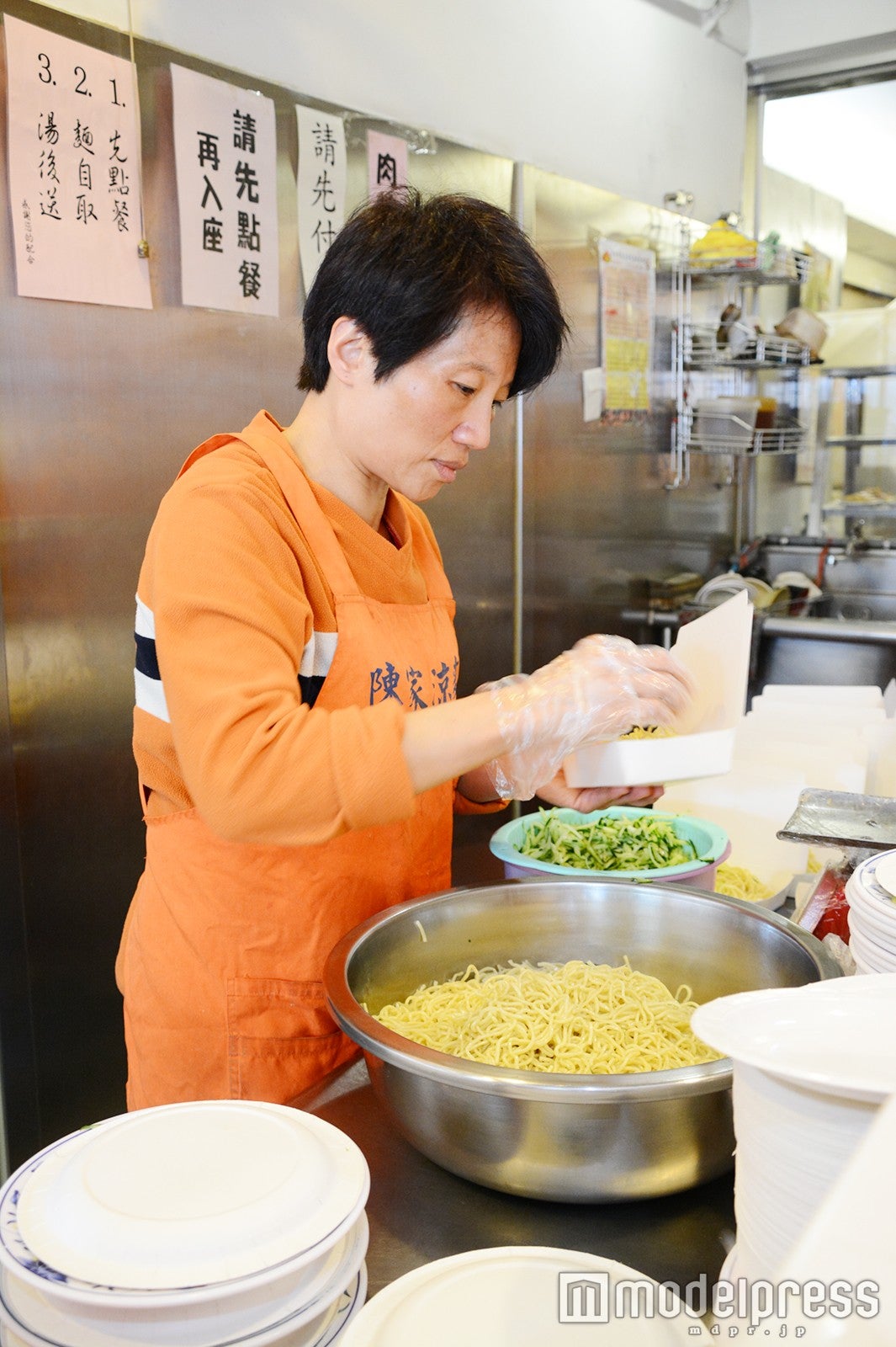 店先の厨房で出来たてを提供（C）モデルプレス