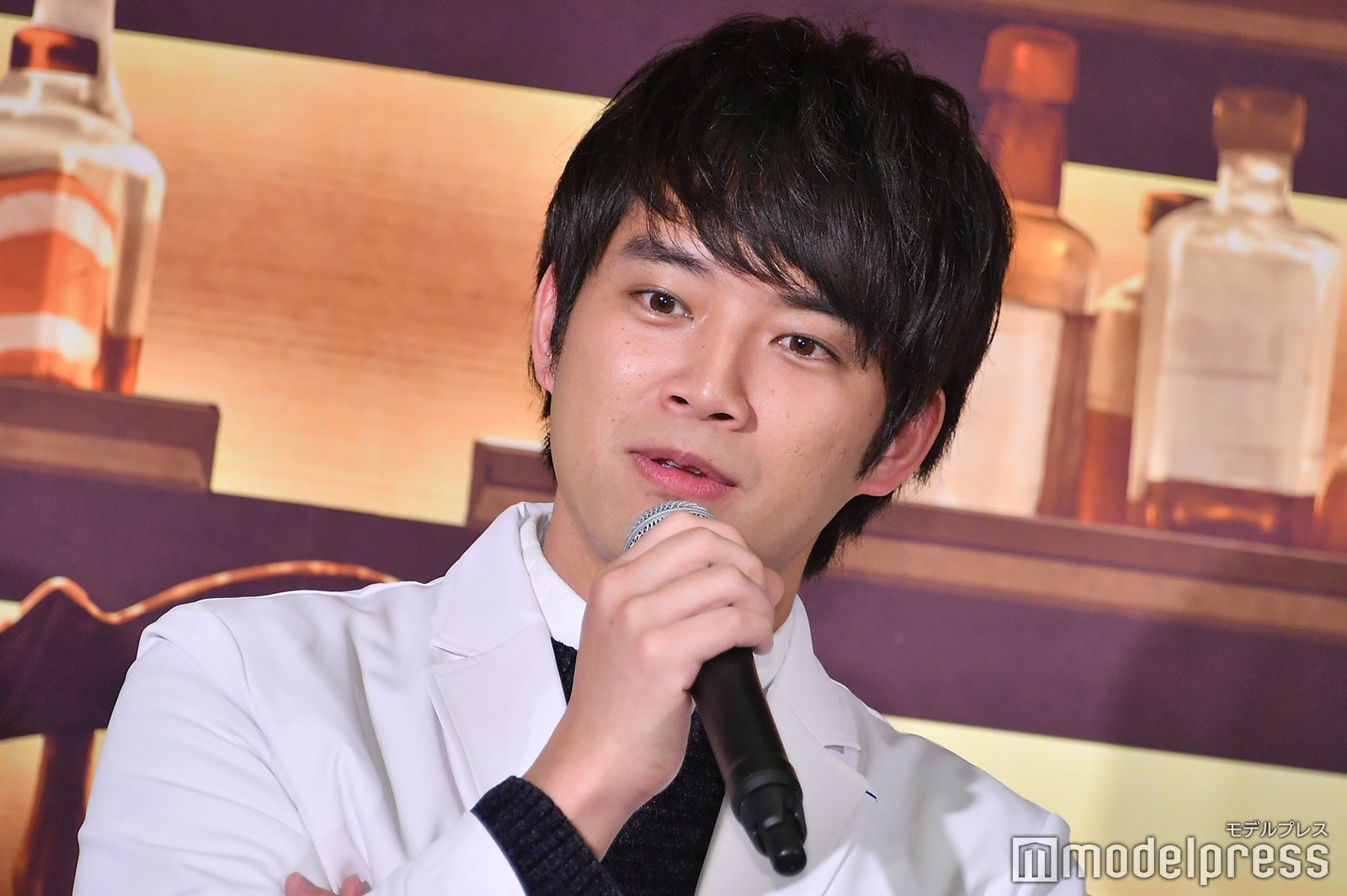 三浦貴大／「神酒クリニックで乾杯を」（C）モデルプレス
