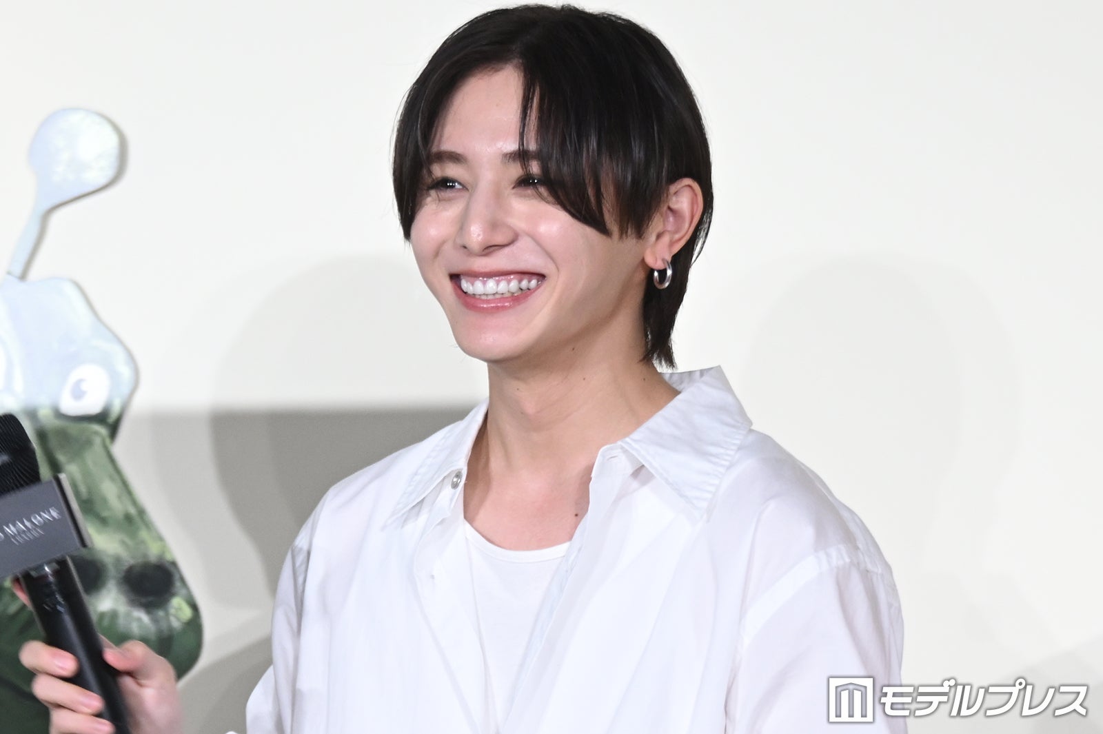 Hey! Say! JUMP山田涼介、夏の思い出回顧「小さい頃よく家族と」白シャツ×デニムの爽やかスタイル