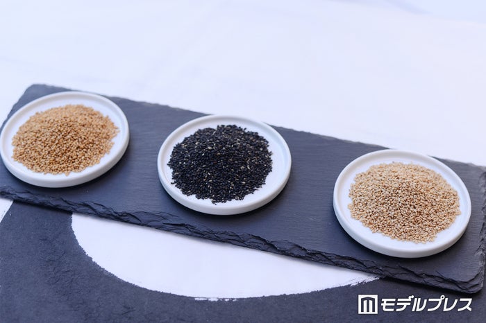ゴマサブレには金ゴマ、黒ゴマ、白ゴマの3種を使用 (C)ビューティーガール