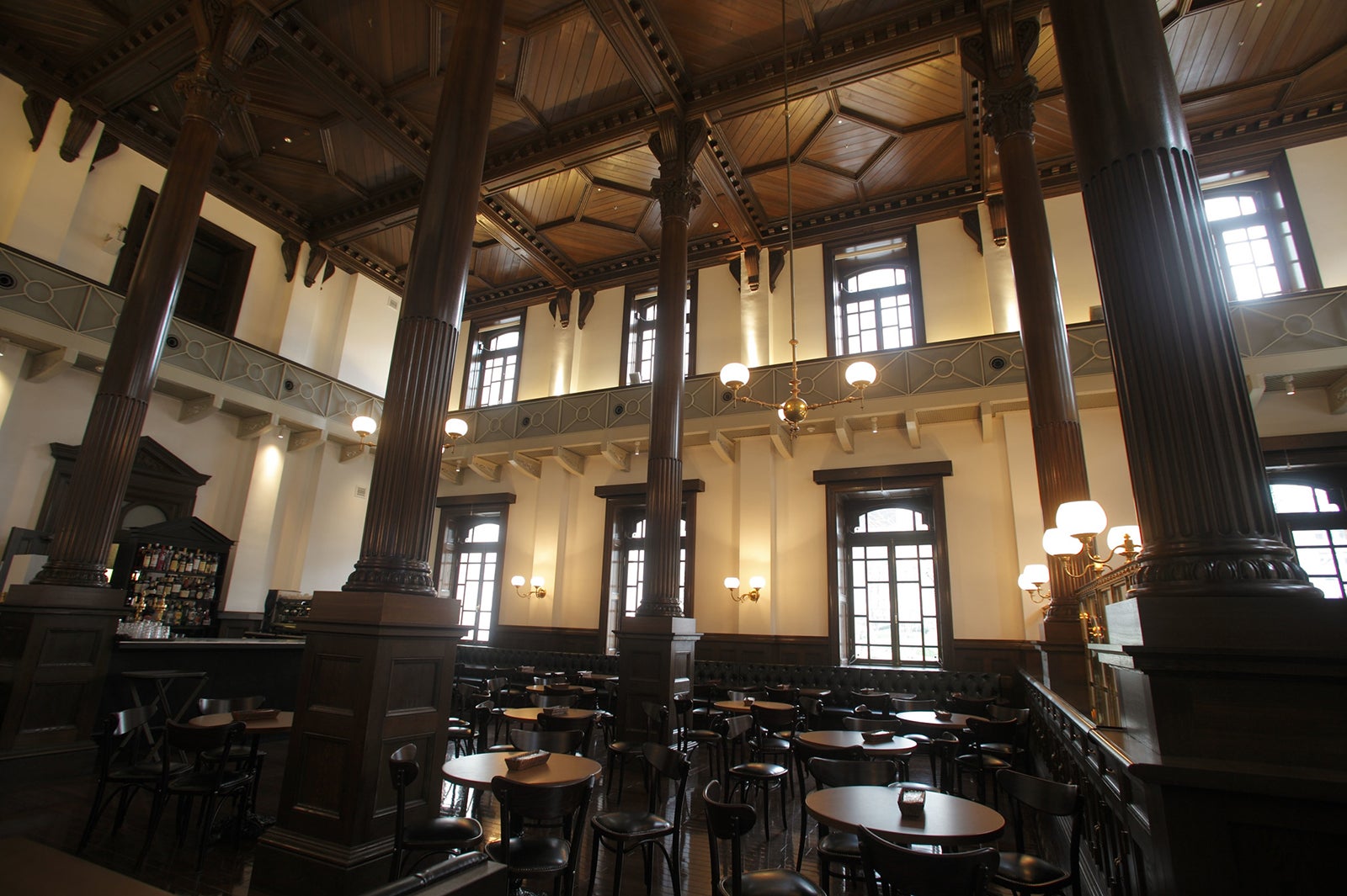 Cafe 1894の内観／画像提供：三菱一号館美術館