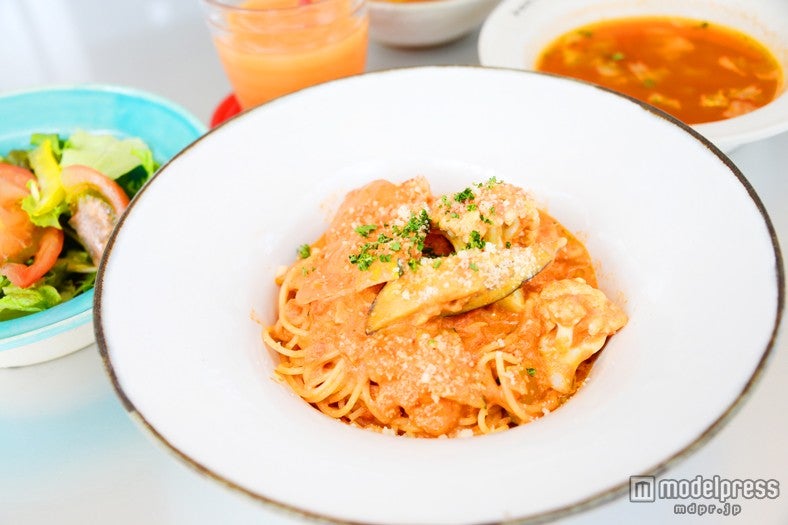 日替わり野菜がたっぷりの「今月のビバーチェプレート」パスタセット￥，100