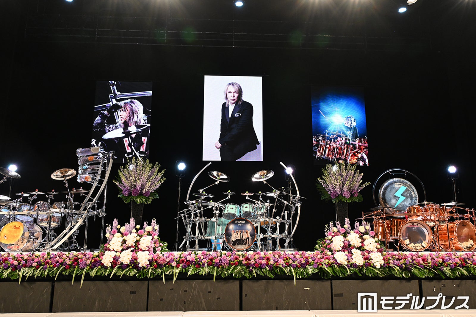 LUNA SEAドラマー真矢さん「お別れの会」に約1000人参列 祭壇には3つのドラム並ぶ