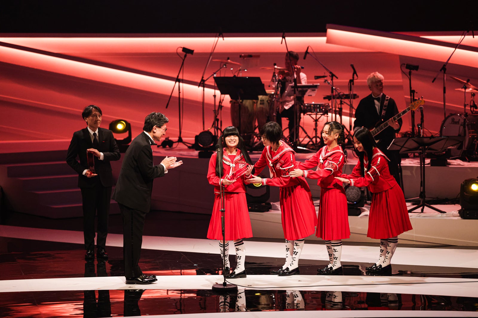 新しい学校のリーダーズ（C）CEIPA／MUSIC AWARDS JAPAN2025