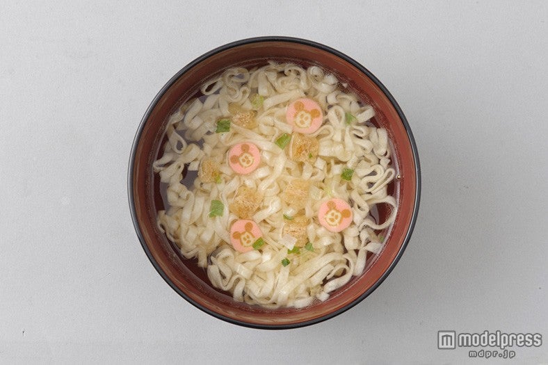 うどんイメージ、ミッキーモチーフのかやく入り／（C）Disney