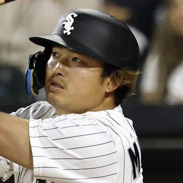 村上宗隆 先制の押し出し四球選んで興奮の拍手！2試合ぶり打点 黒く染まった本拠地ファンが熱狂 ホワイトソックス21年ぶり地区シリーズ突破へあと1勝