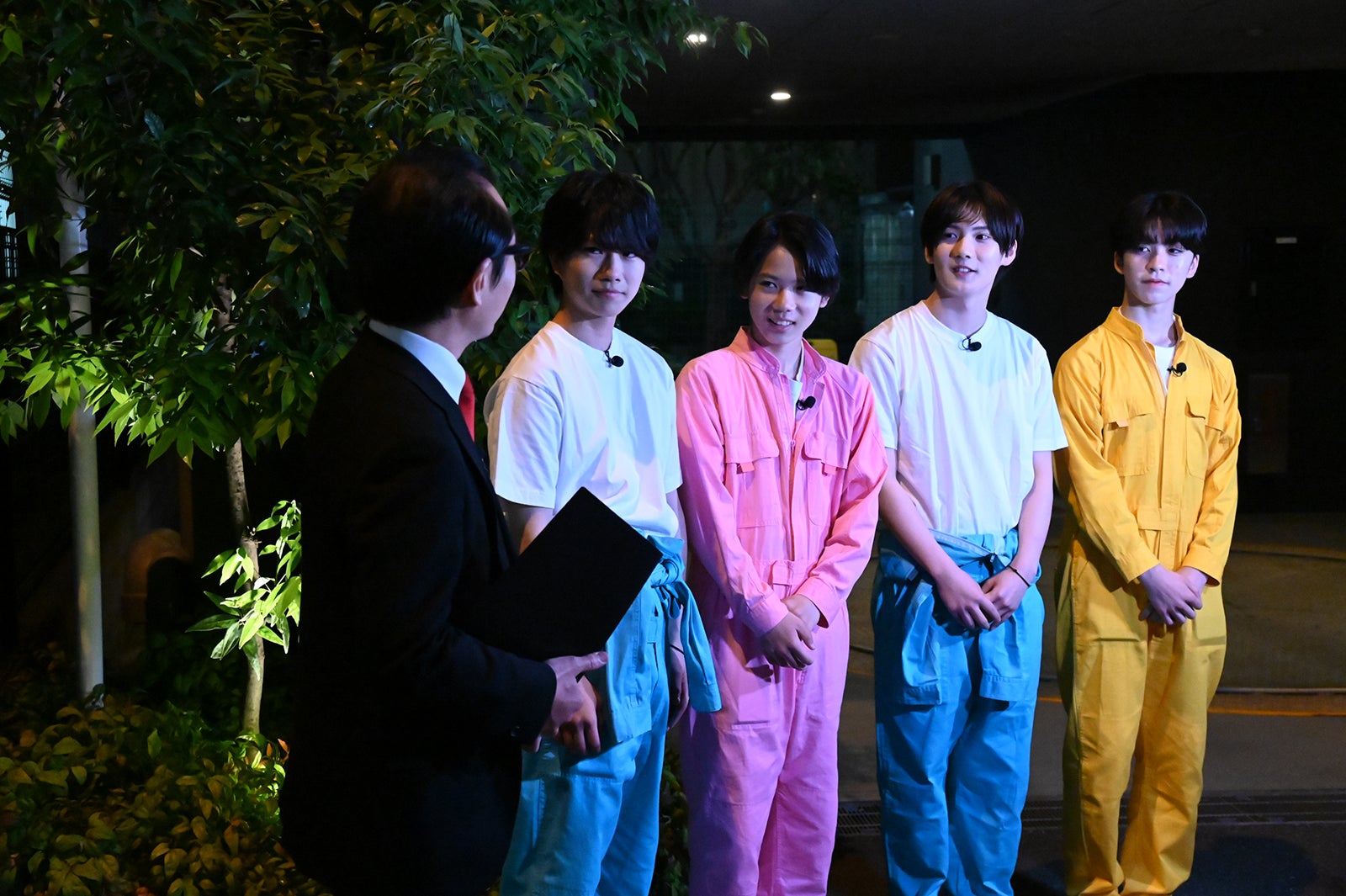 街ロケ初挑戦の田中陽成、鮫島令、竹村実悟、尾崎龍星（提供写真）