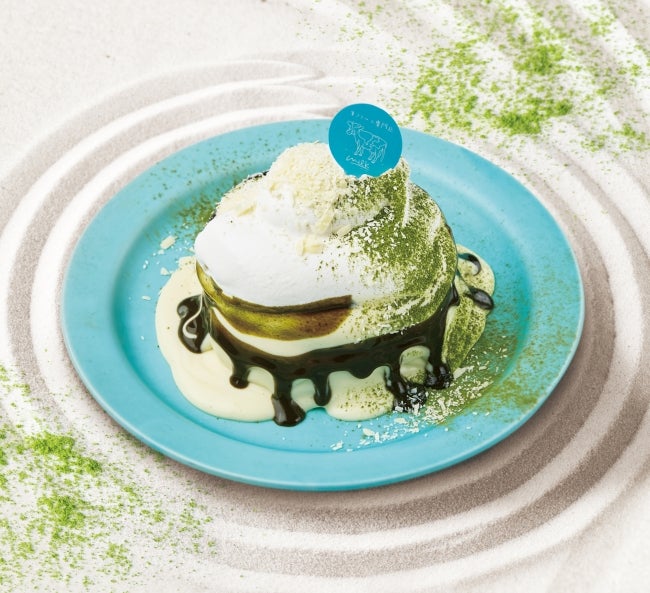 究極の生クリームの宇治抹茶ホワイトチョコミルクパンケーキ 1040円／画像提供：オペレーションファクトリー