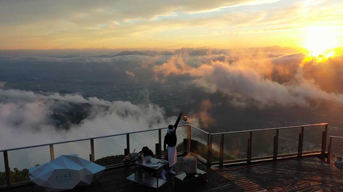 湯切り「天空落とし」を神々しく披露する数原龍友(C)日本テレビ