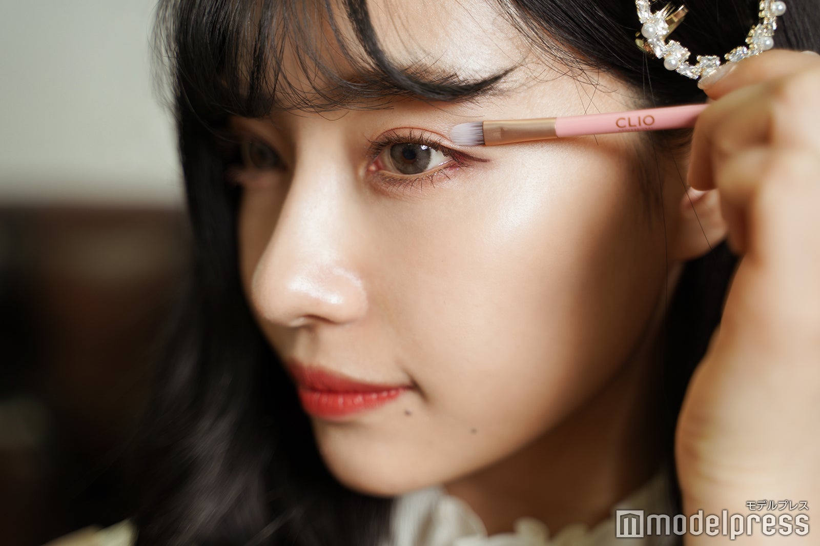 NMB48村瀬紗英、“おしゃ顔”の作り方徹底解説 選抜コスメ・最新美容事情に迫る