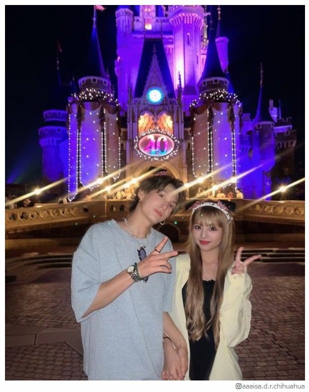 「今日好き」“やまあい”カップル、ディズニーデート満喫 バックハグ写真も公開