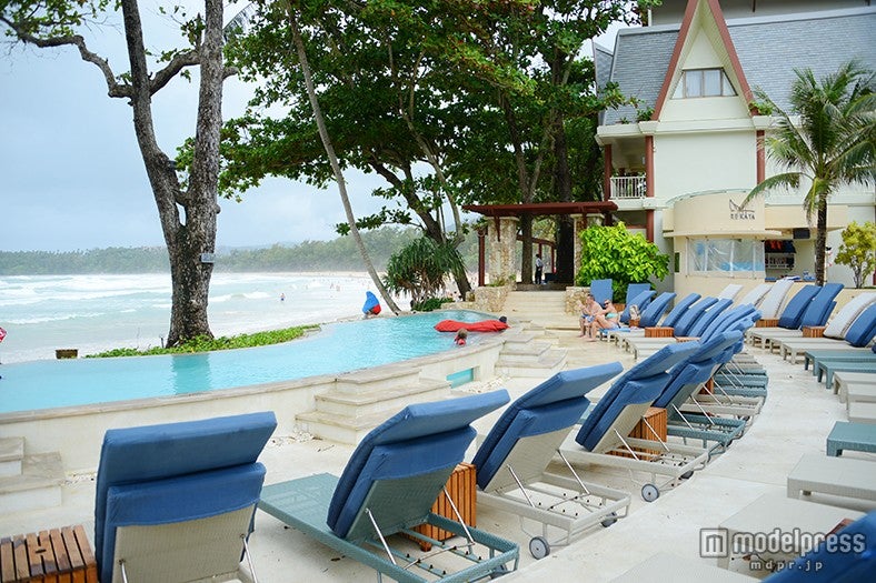 「Boathouse Wine＆Grill」レストラン横のプール