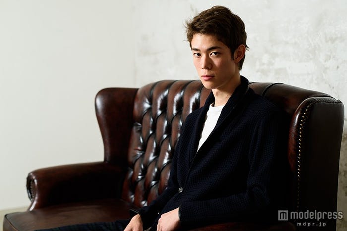 モデルプレスのインタビューに応じた、宮沢氷魚