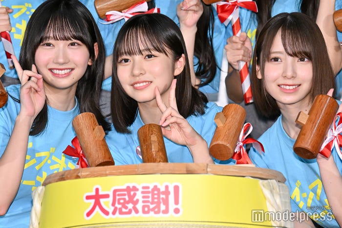 藤嶌果歩、正源司陽子、渡辺莉奈(C)モデルプレス