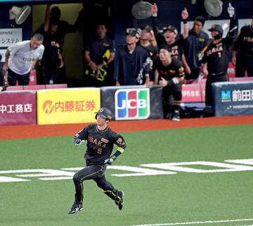 阪神が2安打で勝利し首位キープ 近本1号ソロの1点守り切る 中日に10安打許すも無失点 木下＆工藤の剛腕コンビ登板日は7連勝