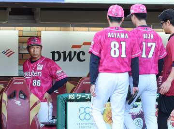 新体制の楽天 先発の古謝が初回わずか20球で緊急降板 アクシデント発生か 塩川監督代行、まさかの展開に