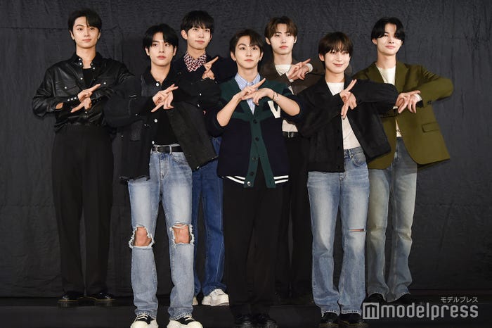 (後列左から)JAY、HEESEUNG、SUNGHOON、NI-KI(前列左から)JAKE、JUNGWON、SUNOO(C)モデルプレス