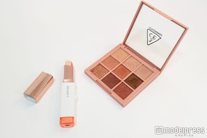 (左)ラネージュ(ツートーンシャドーバー/オレンジアイランド)、3CE(アイシャドウパレット/#OVERTAKE) (C)モデルプレス