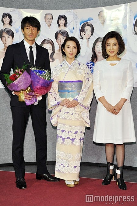 （左から）吉田栄作、田中麗奈、秋吉久美子（C）モデルプレス