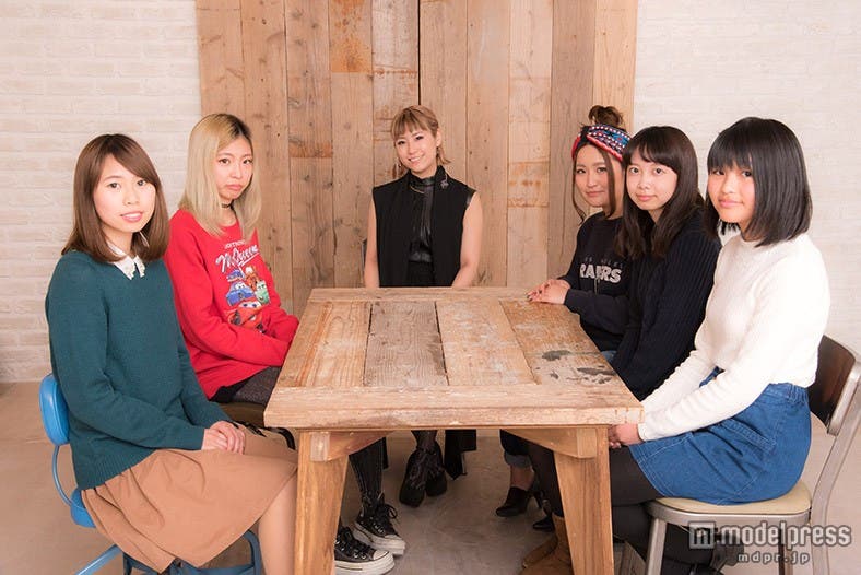 (左から)あかりさん、いぶきんぐさん、IMALUさん、ひなさん、Emmaさん、ゆりさん