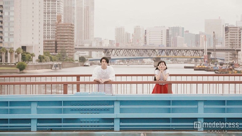 遊屋慎太郎と田中シェン／Hocori「Lonely Hearts Club」MVより