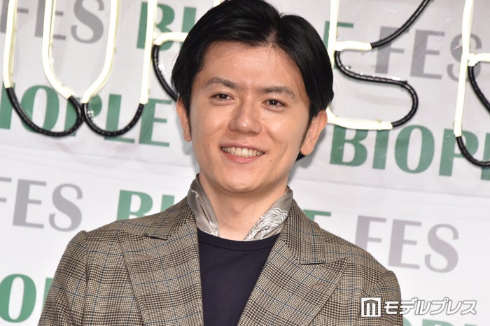青木源太アナ、41歳バースデー迎え“20年前の過去ショット”公開「ワイルド」「雰囲気変わる」の声