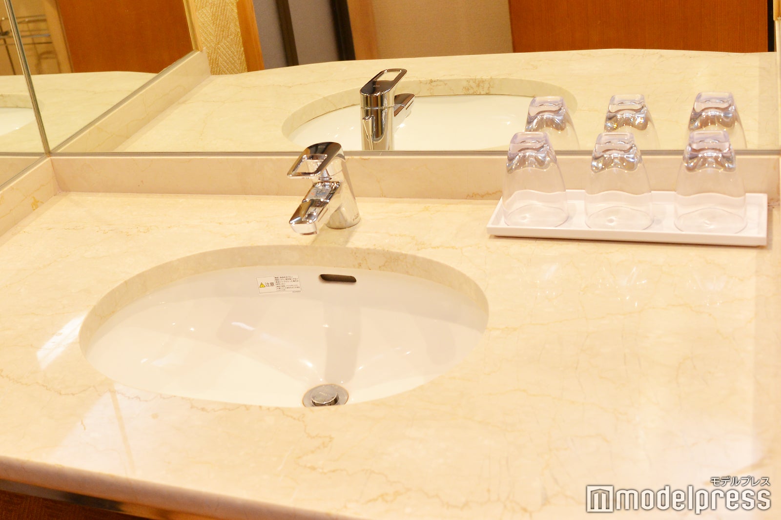 ホテル天坊の洗面台（C）モデルプレス