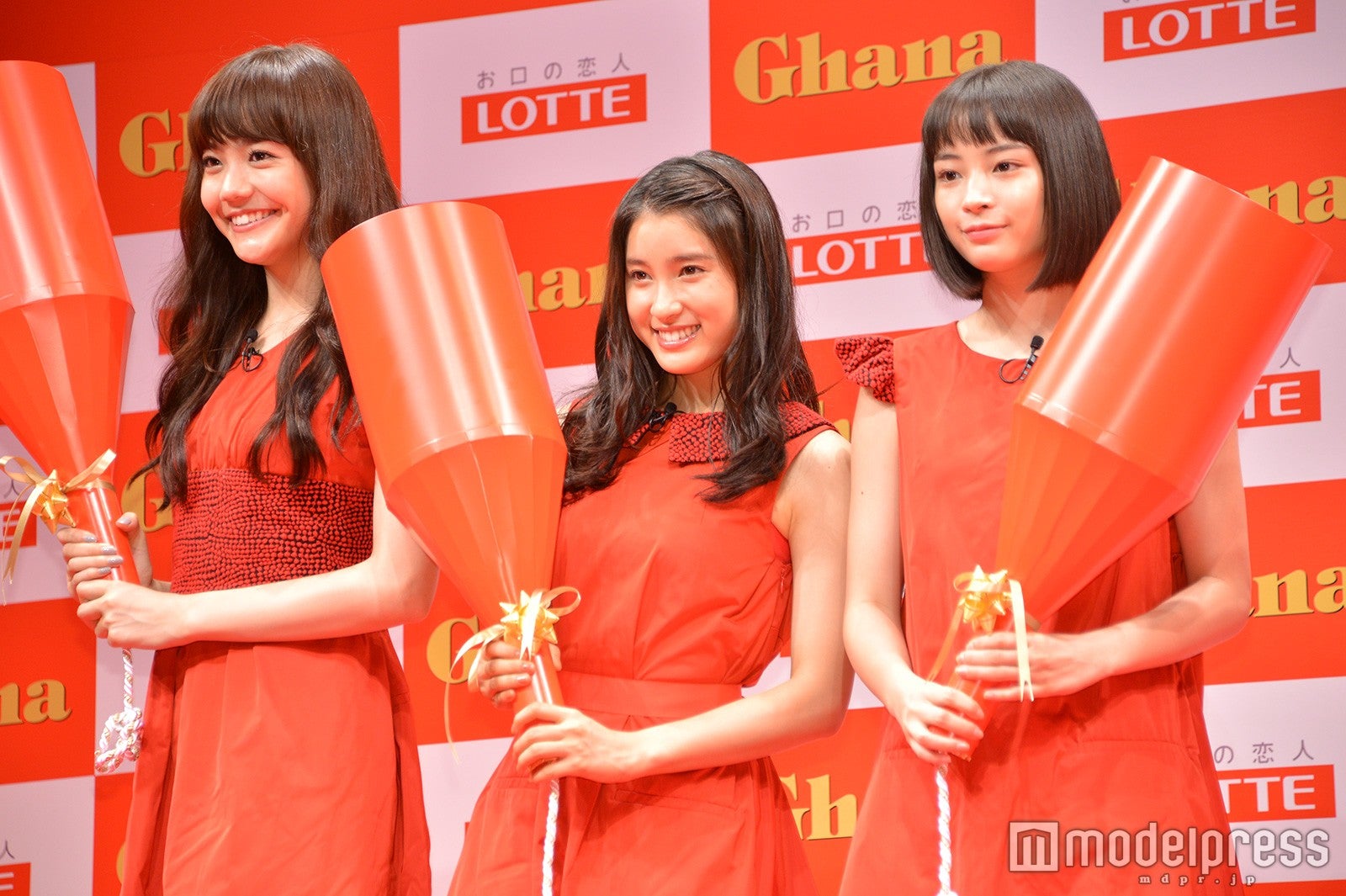 （左より）松井愛莉、土屋太鳳、広瀬すず（C）モデルプレス