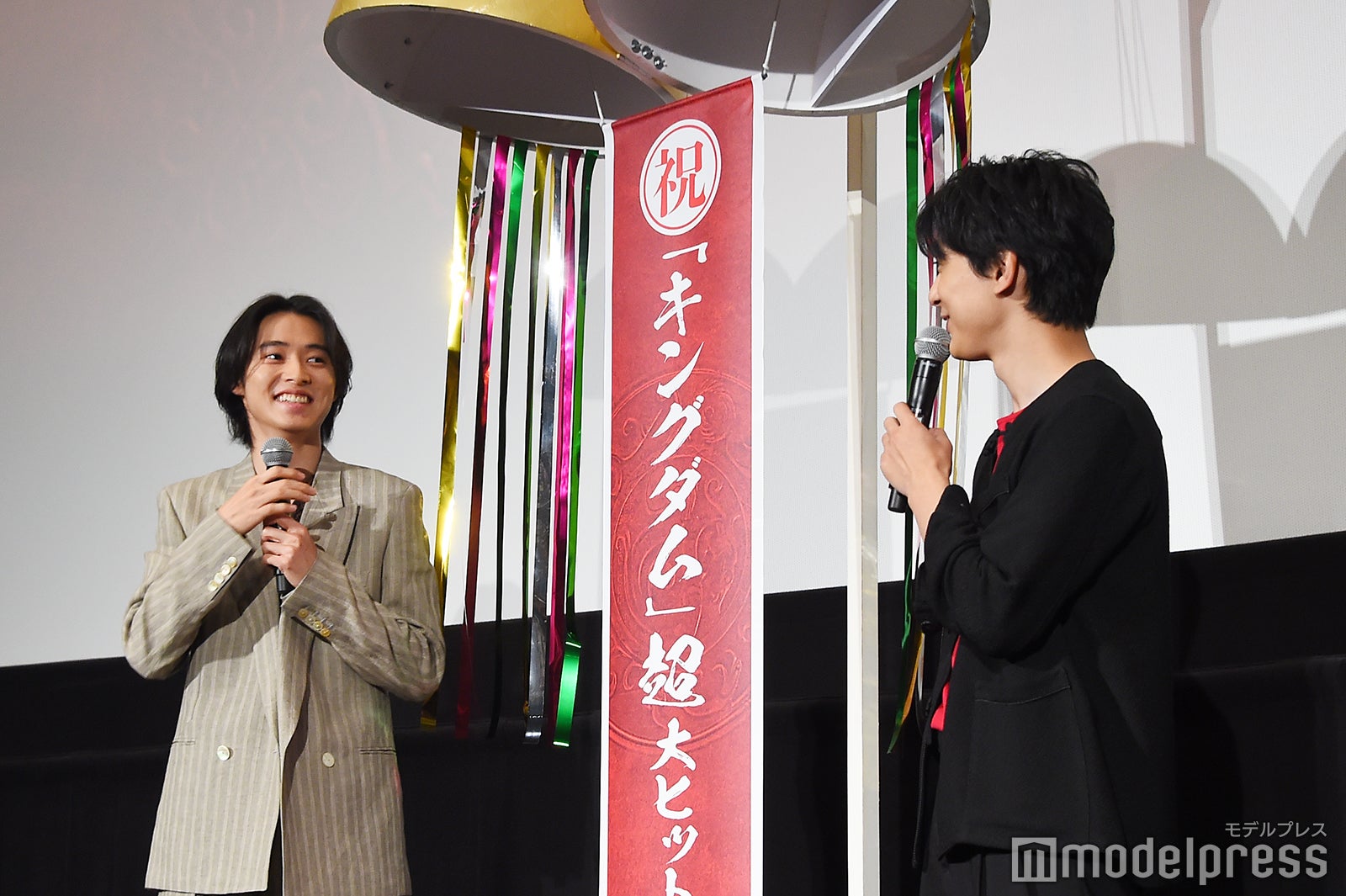 山崎賢人、吉沢亮 （C）モデルプレス