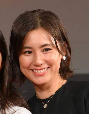 テレ東退社から16年…ヤクルト・青木宣親GMの妻・佐知さんが43歳誕生日に家族4ショット公開 11年誕生の長女と顔寄せも「ずっと変わらずお綺麗」