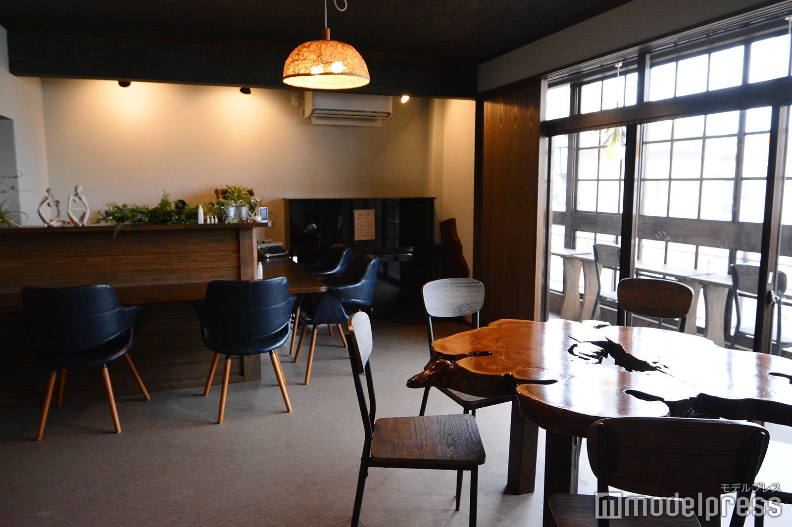 テーブル席、カウンター席、小上がり席もあり（C）モデルプレス
