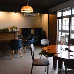 テーブル席、カウンター席、小上がり席もあり(C)モデルプレス