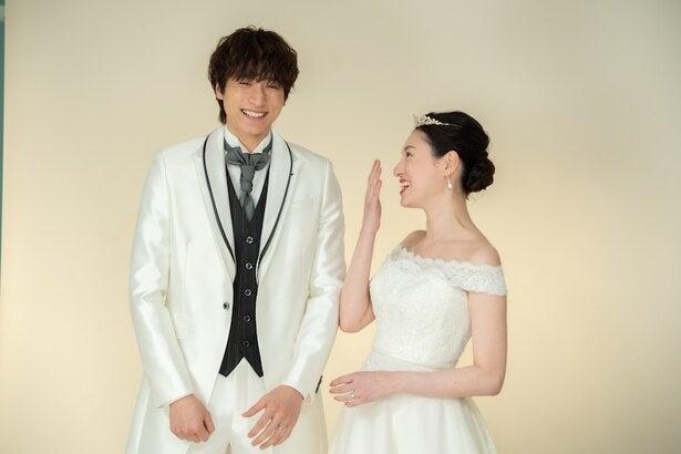 ラブコメの掟＞小関裕太“亮”＆栗山千明“瑠璃”のウエディングSHOTに ...