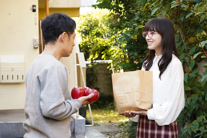 伊藤淳史、清原果耶 「invert 城塚翡翠 倒叙集」第1話より(C)日本テレビ