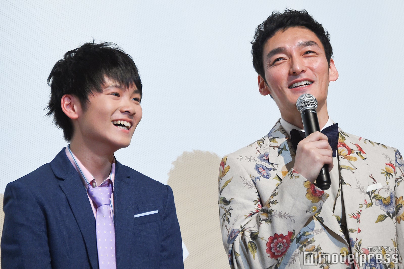 山崎光、草なぎ剛 （C）モデルプレス